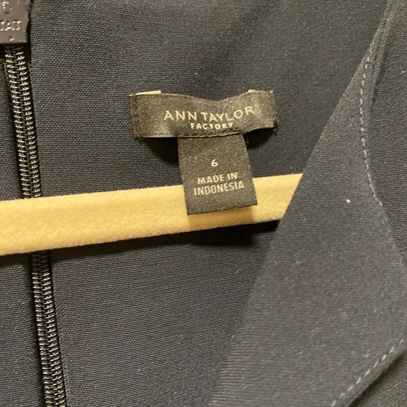 Ann Taylor Factory Classic Navy Shift Dress sz 6 - Picture 2 of 5